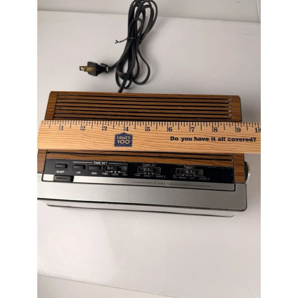 Vintage General Electric Faux Woodgrain Digital Alarm Clock Radio 74675A WORKING